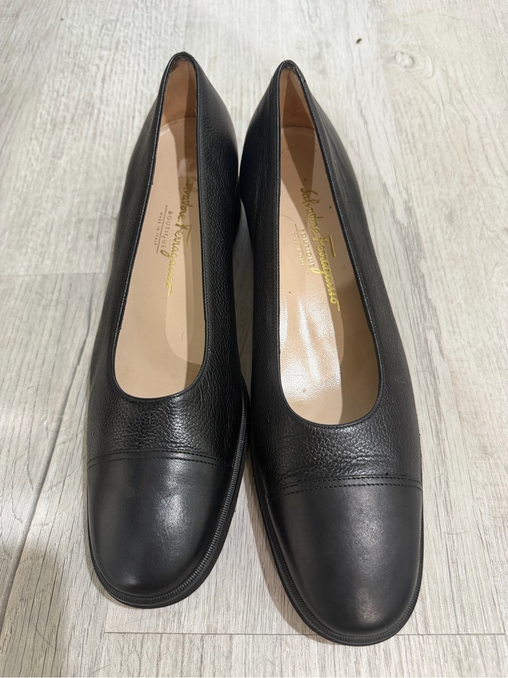 Salvatore Ferragamo Black Leather Pebbled Round-Toe Flats